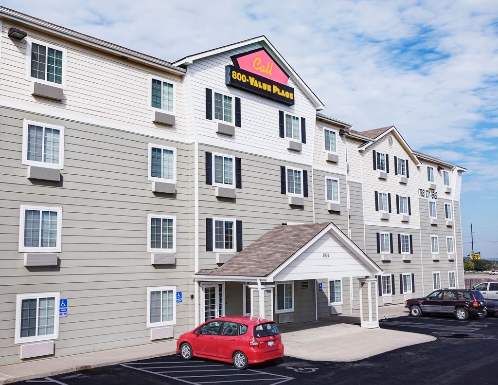 Woodspring Suites Topeka Exterior photo