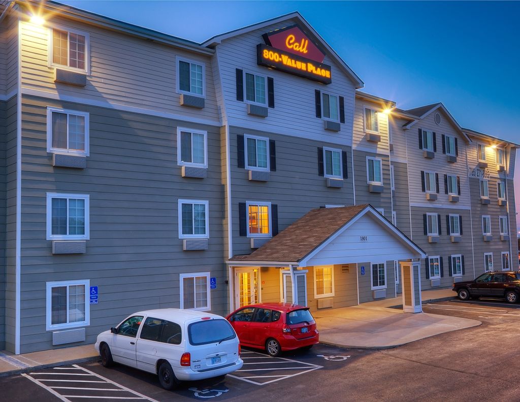 Woodspring Suites Topeka Exterior photo