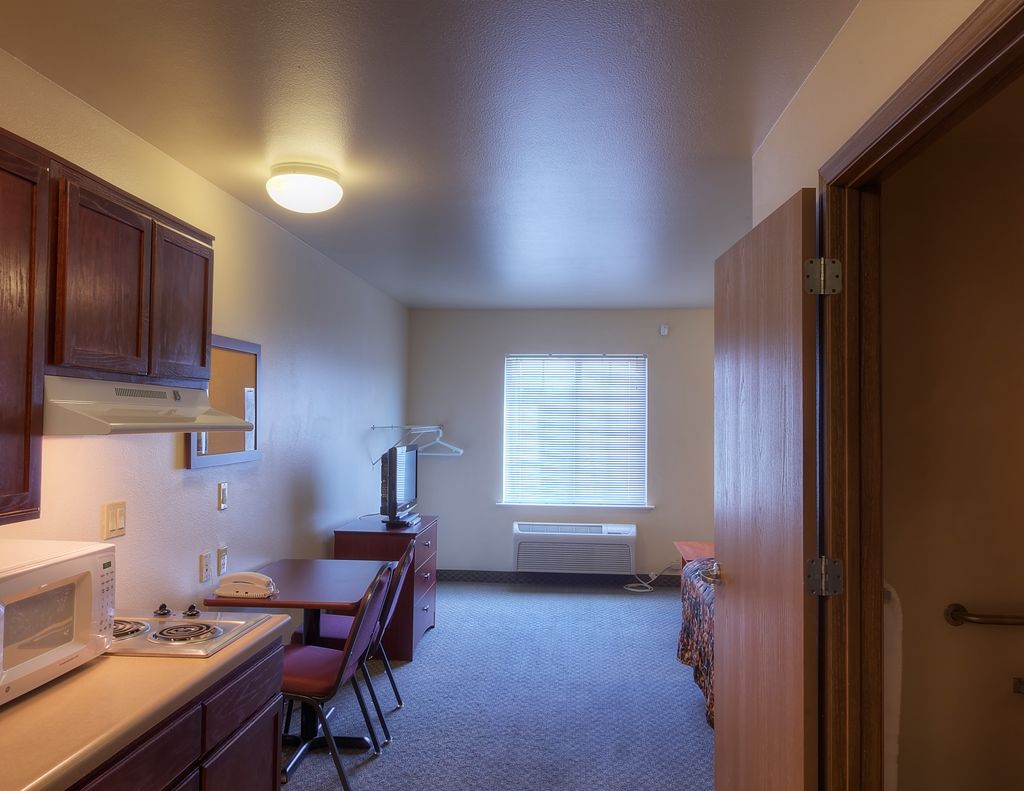 Woodspring Suites Topeka Room photo