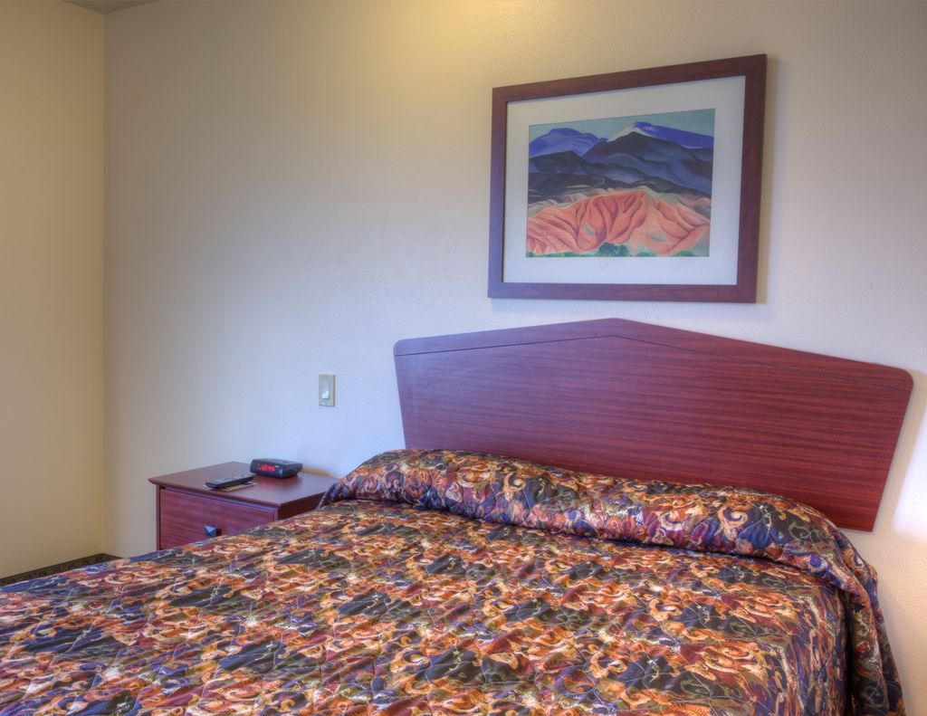 Woodspring Suites Topeka Room photo