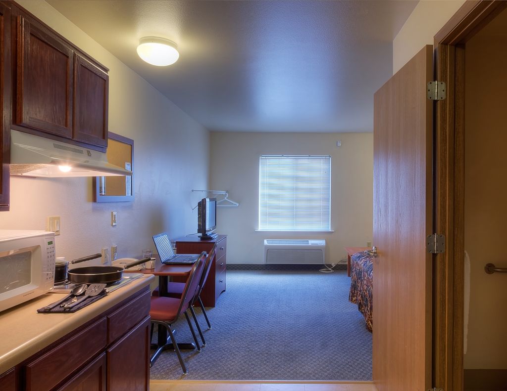 Woodspring Suites Topeka Room photo