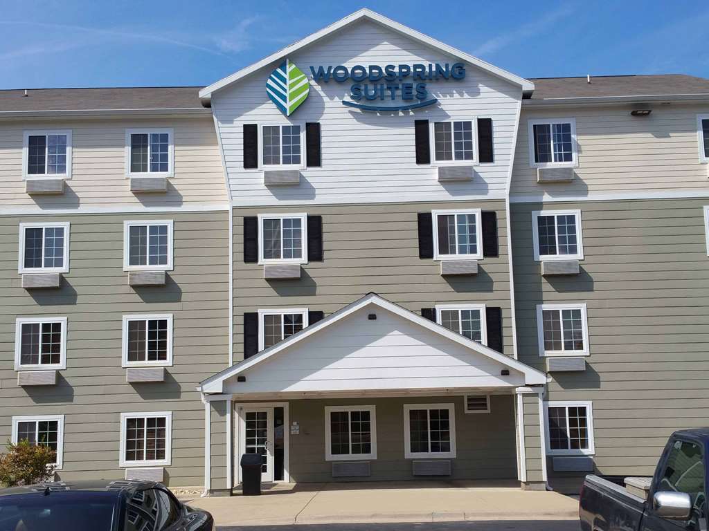 Woodspring Suites Topeka Exterior photo