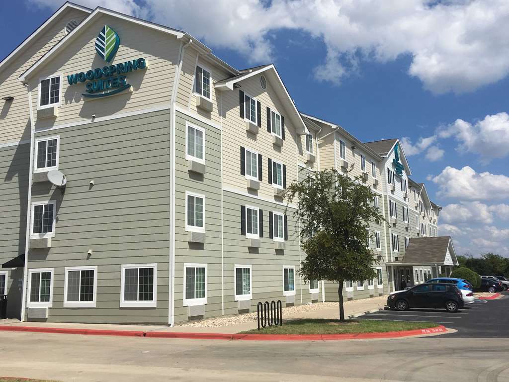 Woodspring Suites Topeka Exterior photo