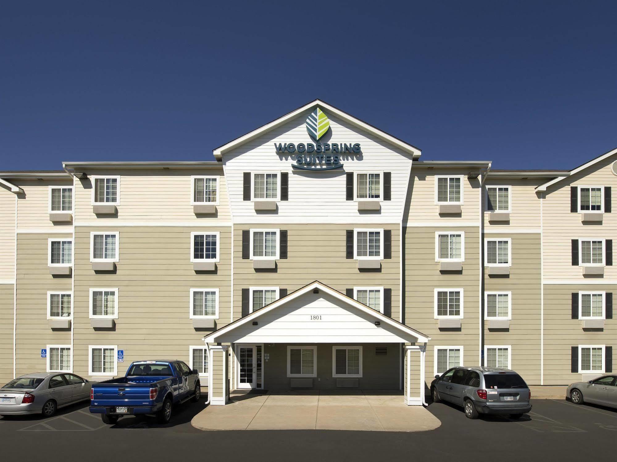 Woodspring Suites Topeka Exterior photo